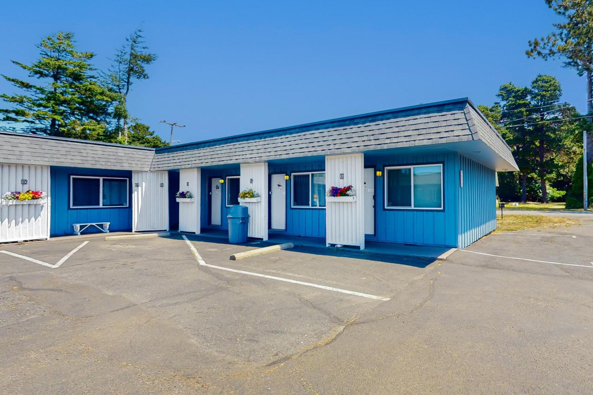 Lamplighter Inn - Tropical Fish Cove And Octopus Encounter Bandon Εξωτερικό φωτογραφία